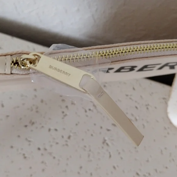 Burberry wristlet - Picture 6 of 16